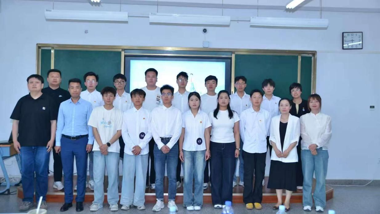 智能装备学院“筑梦青春，职引未来”简历设计与求职  大赛圆满举行