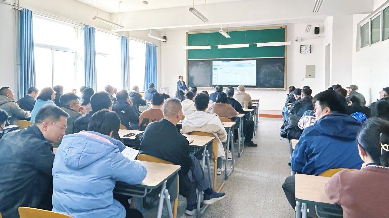 兰州信息科技学院智能装备学院举办智慧教学平台专题培训会