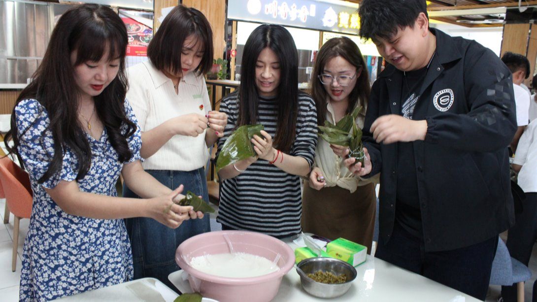 智能装备学院举办“端午情浓，红心永铸”暨欢送毕业生党日活动