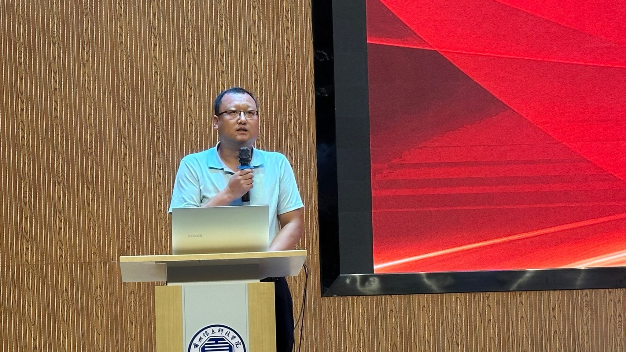 智能装备学院召开2025-2026学年第二学期“优课优酬”表彰大会