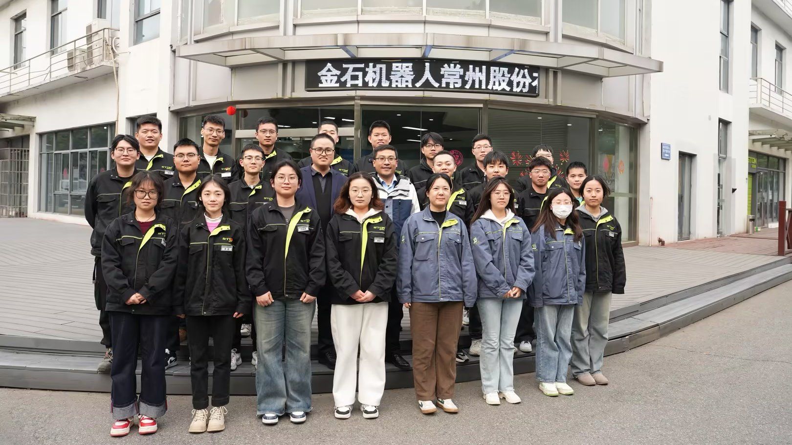 精准开展专业人才画像，积极寻找知名核心雇主