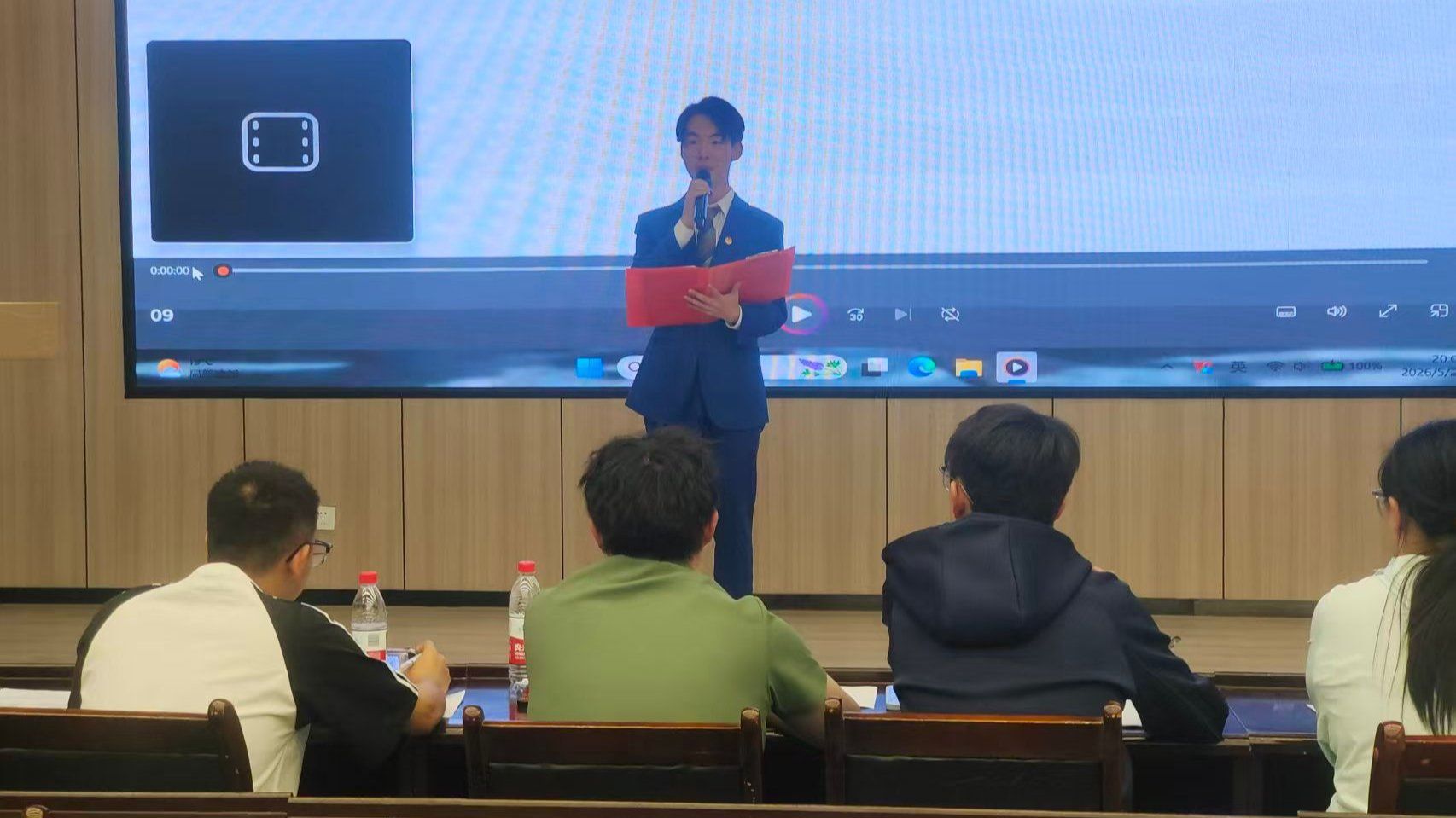 兰州信息科技学院智能装备学院举办“青春心向党，奋进新征程”主题演讲比赛