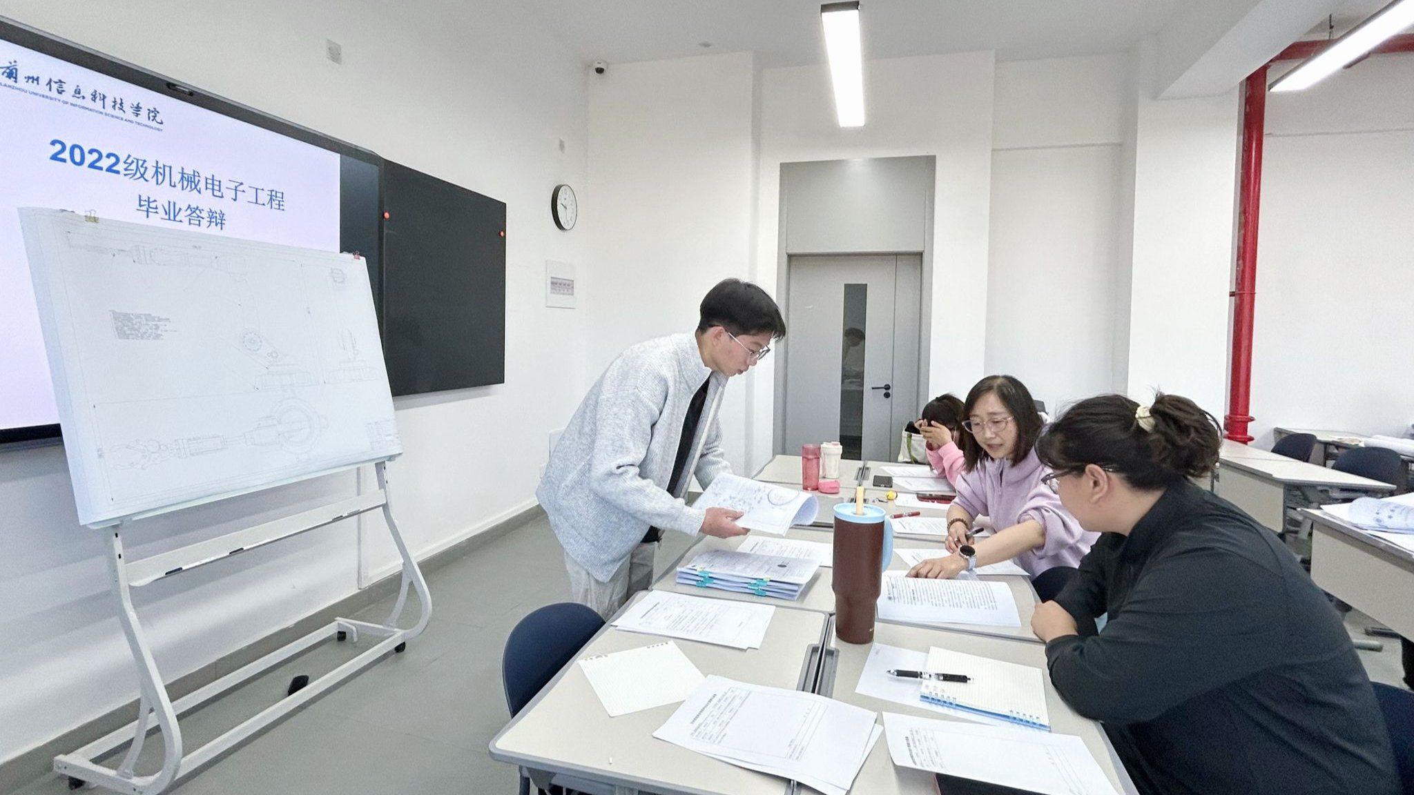 匠心筑梦，智启新程｜兰州信息科技学院智能装备学院 2026 届毕业生答辩进行时！